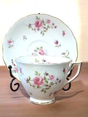 VINTAGE MELBA TEACUP & SAUCER ENGLISH BONE CHINA RED PINK ROSE PATTERN C7 #490